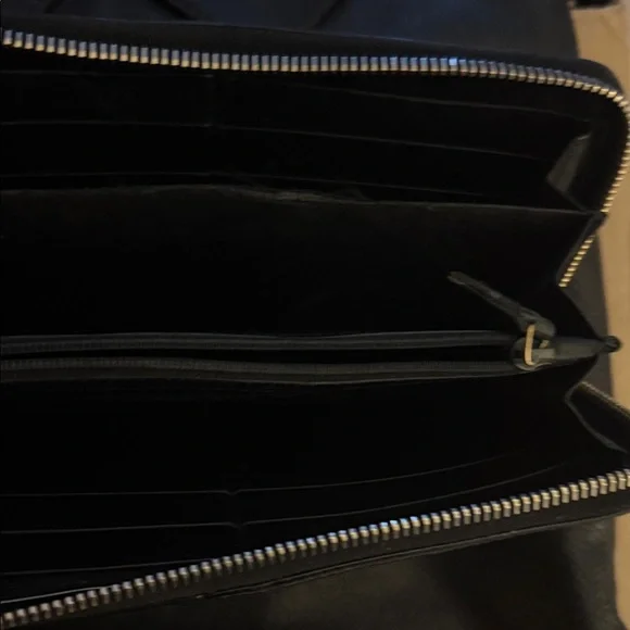 Yves Saint Laurent Elegant Black Tote and Wallet - Picture 8 of 13